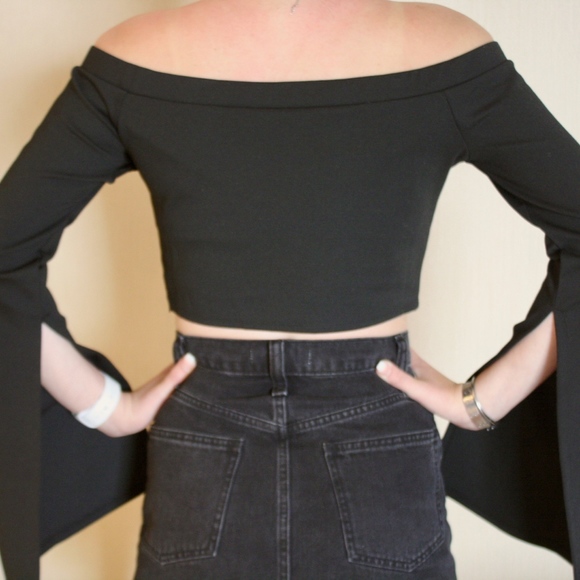 Tobi Off-the-Shoulder Top - Picture 3 of 3